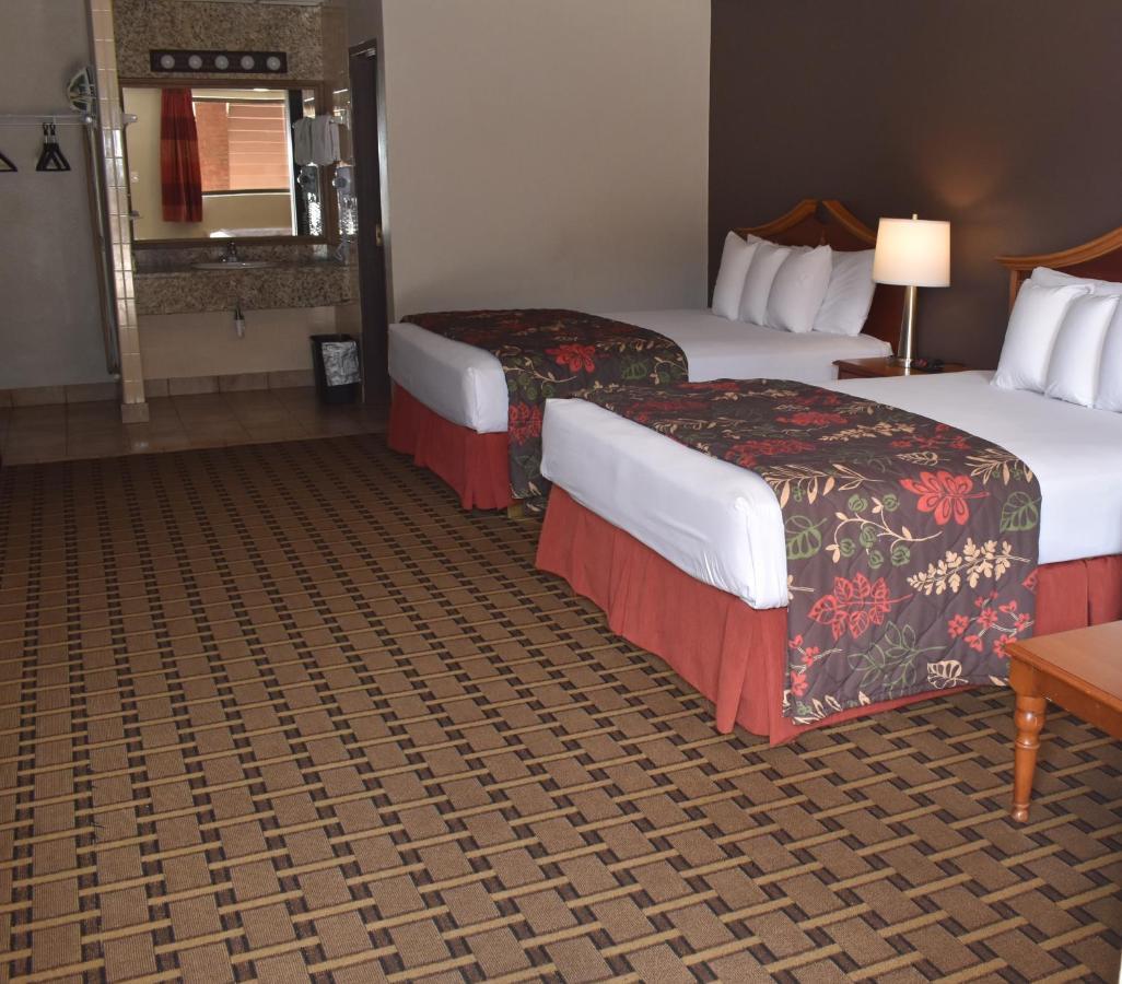 Gadsden Inn And Suites Room photo